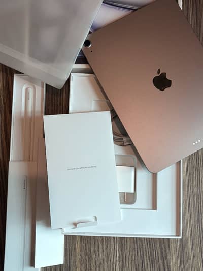 Ipad air 7 m3 chip brand new 2 cycle counts complete box