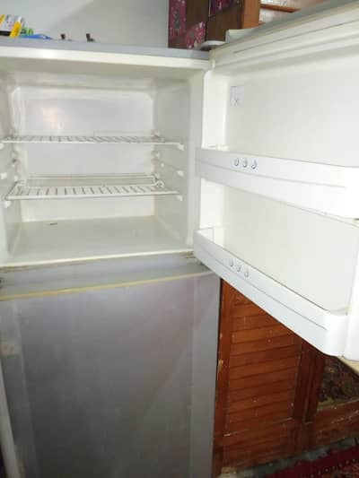 HAIER Medium to Large refrigerator