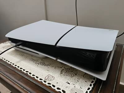 PS5 DISC VERSION WITH ONLINE MEMBERSHIP FOR 8 MONTHS