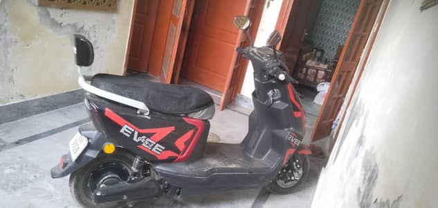 Evee scooty