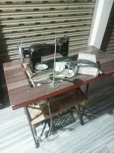 Sewing & Embroidery Machine with accessories