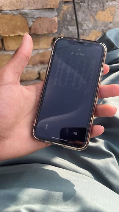 Iphone 11 pro non pta back damge 77% health