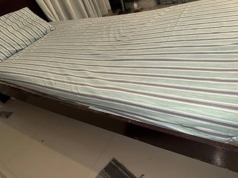 Single Bed (two singles beds) 1