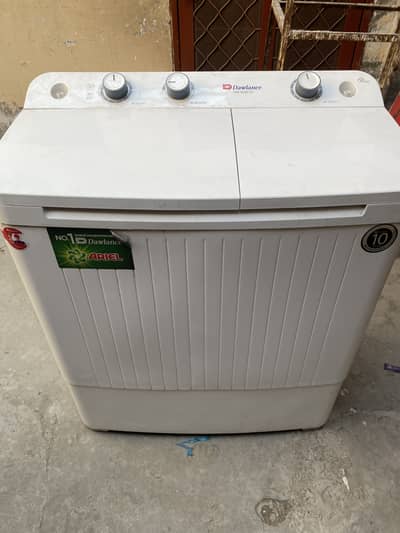 Dawlance DW 6550 Twin tub Washing Machine in excellent condition.