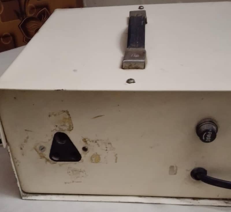 Reena Stblizer 2000Watt 2