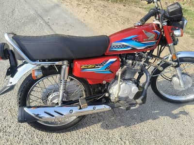 Honda 125 23/24 ganiun condition documents complete