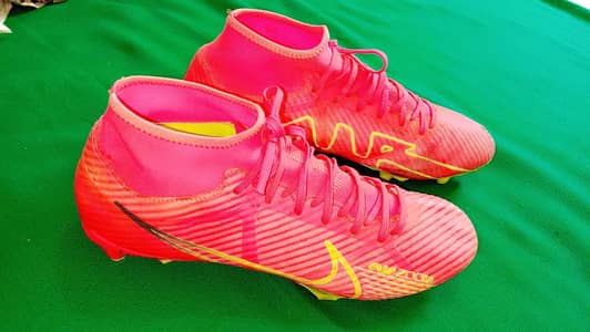 Football shoes original Nike airzom adidas predator puma feature