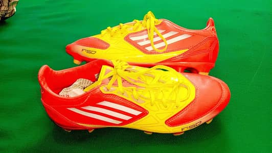 Football shoes Nike phantom airzom adidas predator puma future