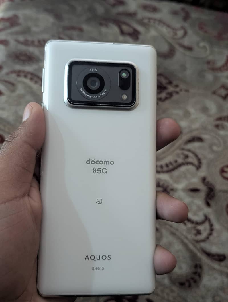 sharp Aquos r6 1