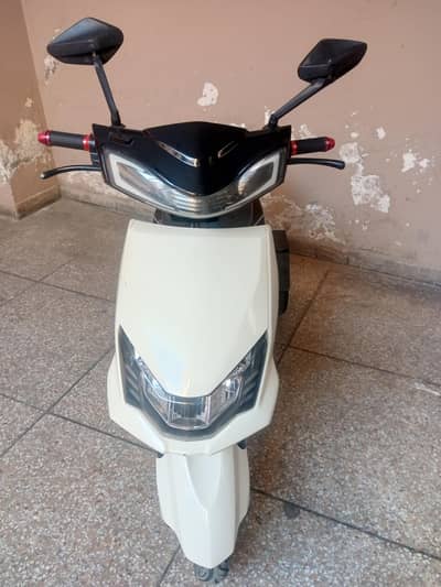 YJ Future Azadi 1000W Electic Scooter – 3 Wheel – Excellent Condition