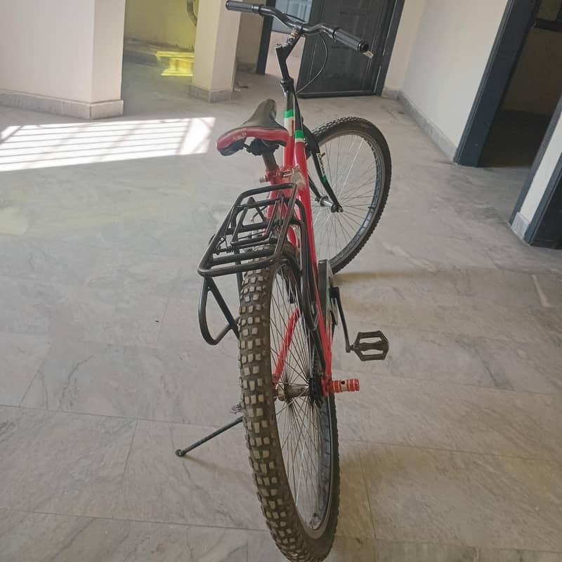 26 سائز ہے اچھی حالت میں ہے 5