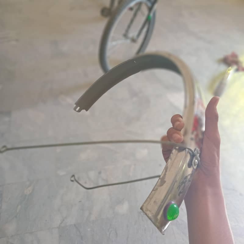 26 سائز ہے اچھی حالت میں ہے 9