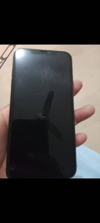 iPhone x Max 64  battery health 77 service pe hai