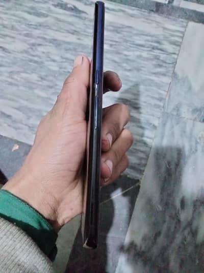 docomo f51A affichal pta he edge sacreen  all ok or battery 4070 mAh