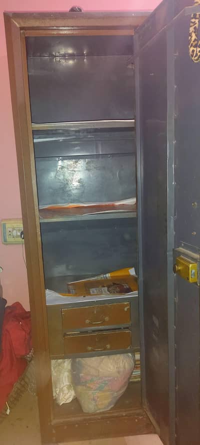 Metal Almari with 4 path and 2 Drawers