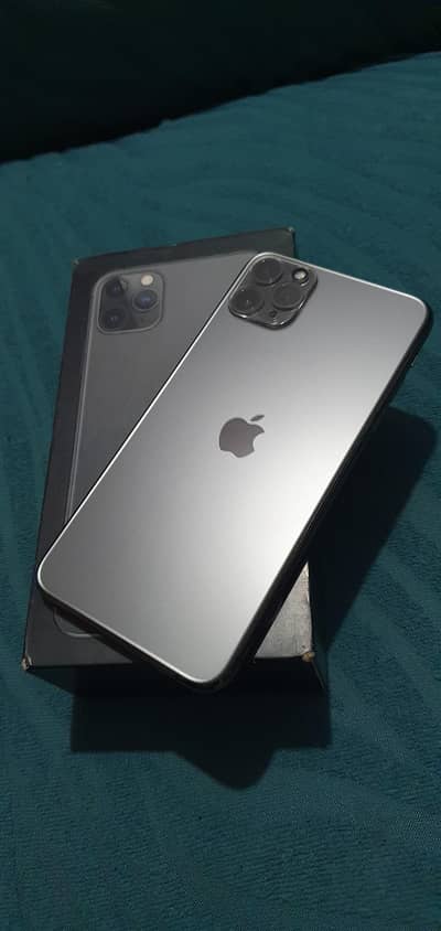 I phone 11 promix 256 gb . 90 bettry health. no open. water pack.