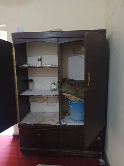 6 Feet wooden Almirah & Carpet ( size 10*10 )