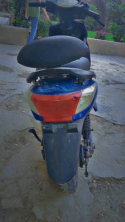 electric scooter  in very cheap  rates