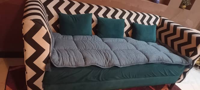 Elegant 3 Seater Sofa – Modern Design – Excellent Condition