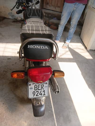 HONDA CD 70 RED COLOUR FOR SALE