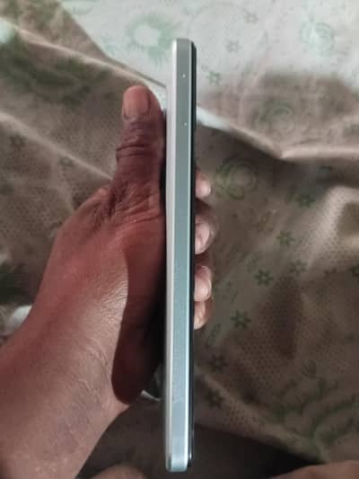 4 128 yah mobile for sale Hai Kisi bhai ko