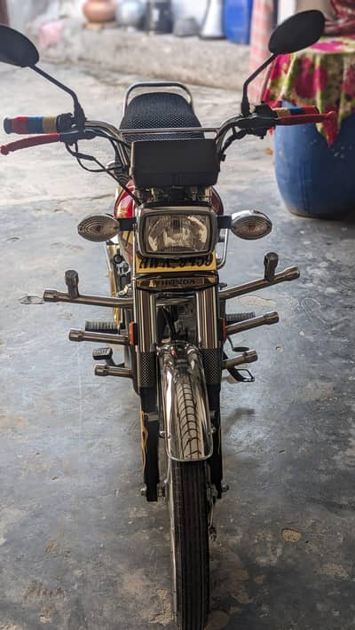  Honda 125 Self Start – Gold Edition (Like Brand New) 