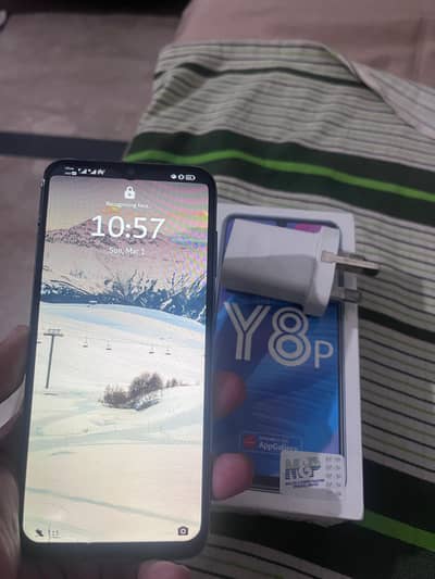 Huawei y8p with box