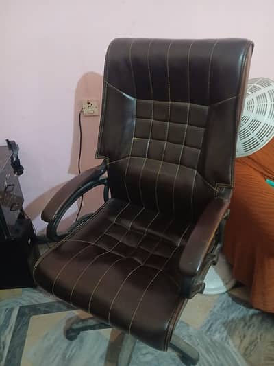 Executive Chair for sale with updown functioanlity.