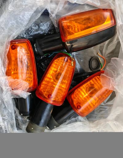 Honda CB 125f GENUINE indicators & side mirrors in MINT condition