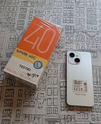 spark 40c 4+4/128 new condition complete box