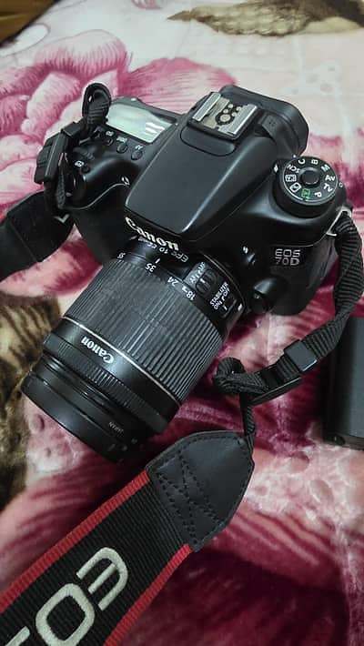 cannon 70d DSLR camera with. charger. LED. battery & 2 lens 18-55/28 80 U