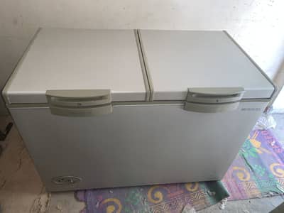 Waves 2 Door Freezer – Excellent Condition – Like New