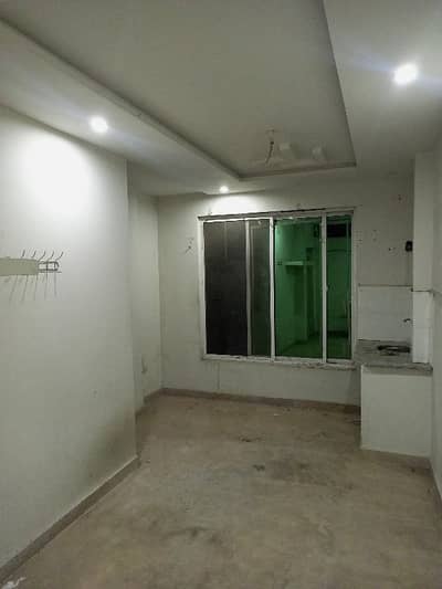 *100% ORIGINAL PICTURES* 1 MARLA (STUDIO FLAT WITH 1-BED 1-BATH) FLAT FOR RENT (FAMILIES, OFFICES, FREELANCERS, SOFTWARE HOUSES ETC) IN PEACEFUL BUILDING, NEAR PARK, SCHOOLS, MAIN BOULEVARD, MILITARY ACCOUNTS HOUSING SOCIETY, COLLEGE ROAD, LAHORE