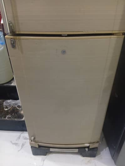 Dawalnce fridge for sale good condition, samanabad