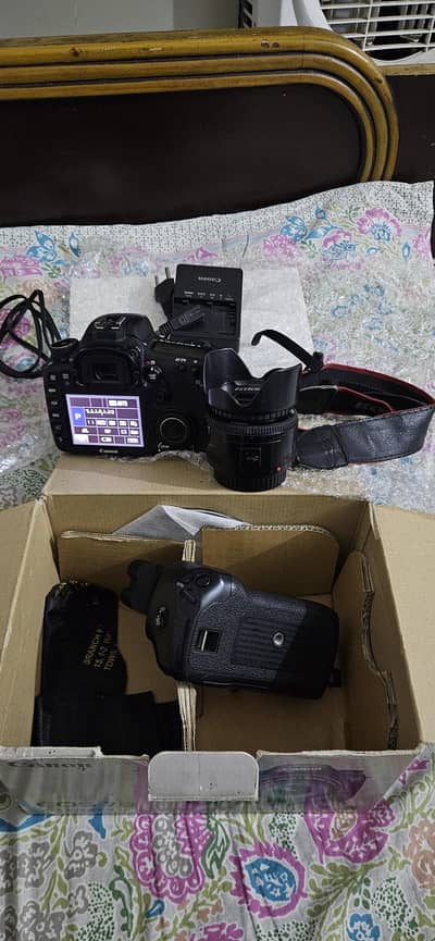 Canon 7D photo+video graphy Amazing Camera With Expensive 50mm Lens