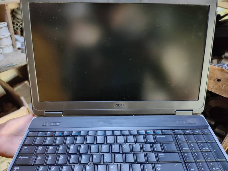 Dell Latitude E6540 4