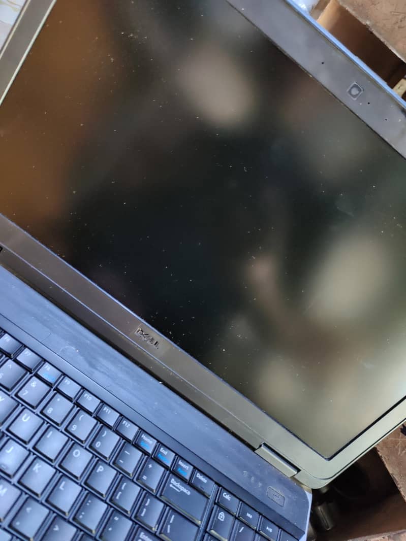 Dell Latitude E6540 5