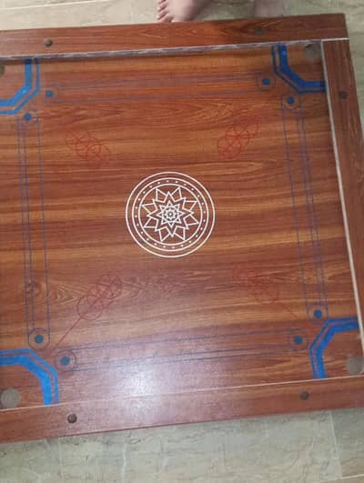 Carrom hai ye sari goti hain striker ke sath or cheimeical ke sath
