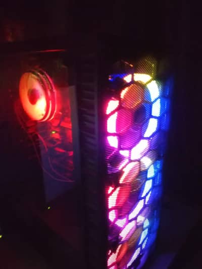 Gaming PC 10/10 condition with computer table