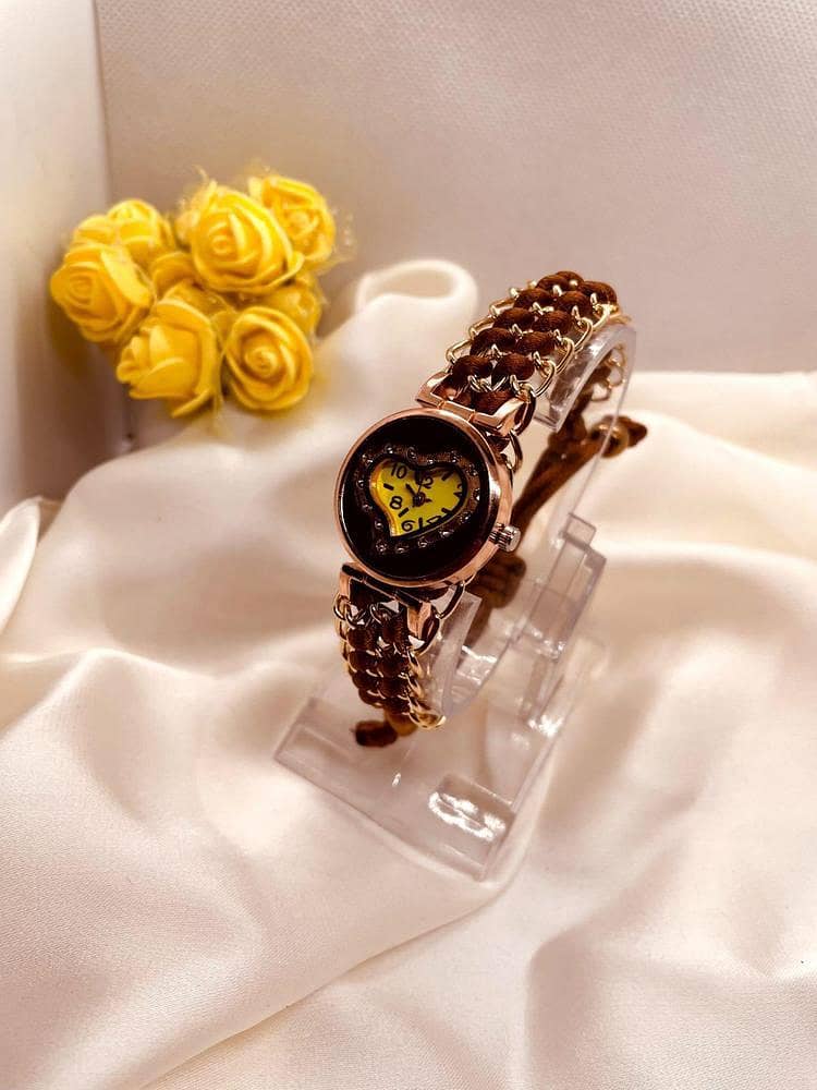  اسٹائلش لیڈیز ہارٹ بریسلٹ واچ 4