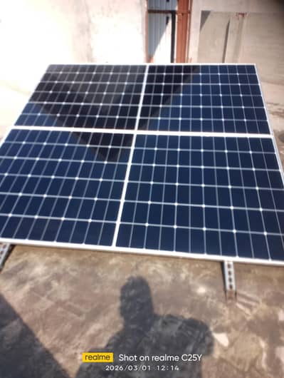 2 panels 585 Watt with stand