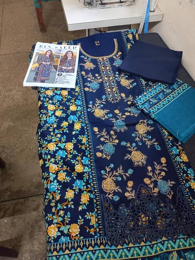 latest designs of Lawn fabric