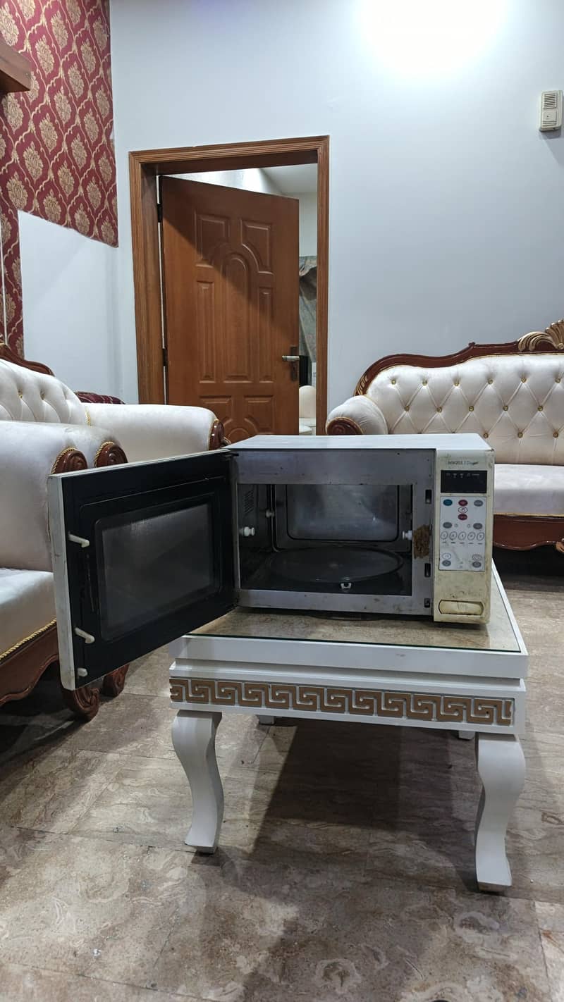 Microwave 20L capacity 1