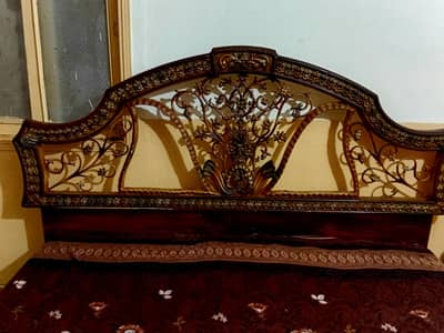 bed without mattress