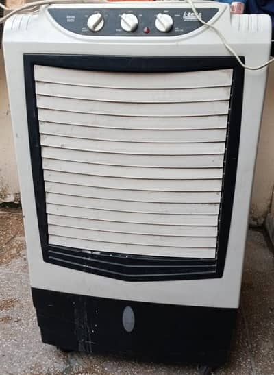 Izone Model 9000 for urgent sale only 4 months used