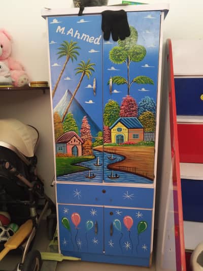 shifting krni h saman sale kr rahy hain takriban