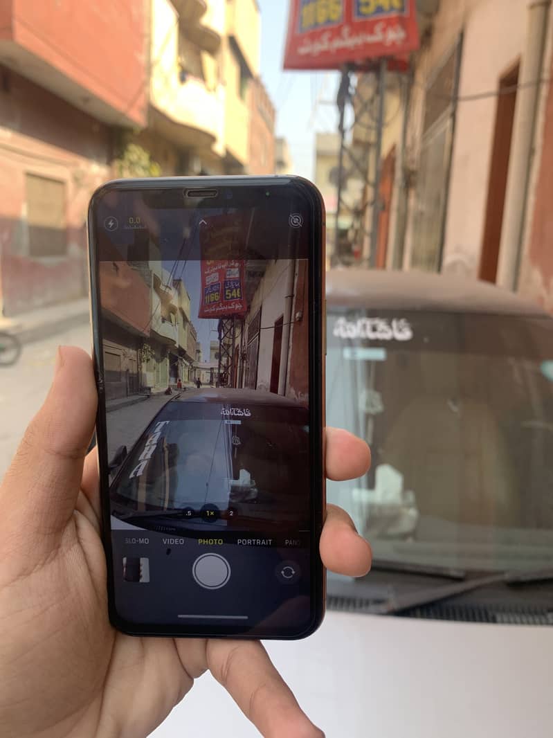 9/10 condition 11 pro 5