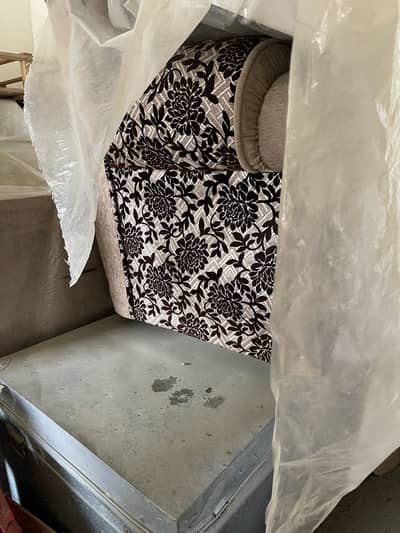 Sofa set in new condition up for urgent sale