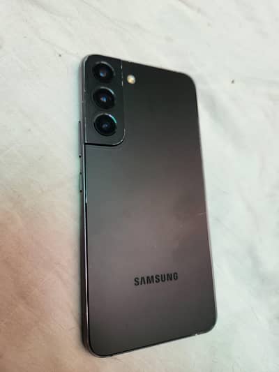 Samsung S22 Non Pta 8/128gb. Glass break And tiny dot. Exchange sale