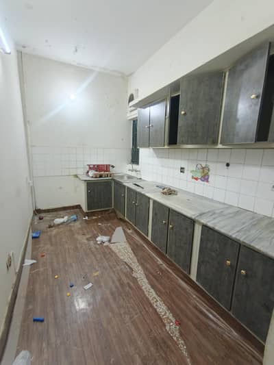 30*60 upper portion available for rent in G-11/3 For hiring